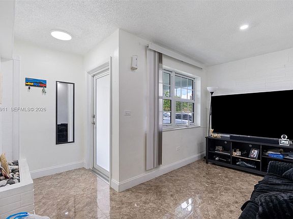 4th image of 7501 Granada Blvd