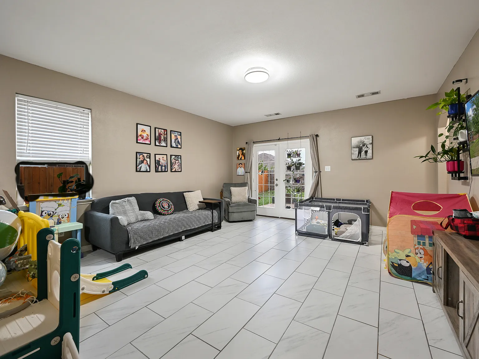 3 bed, 1602 sqft, $2,000 — Photo 4