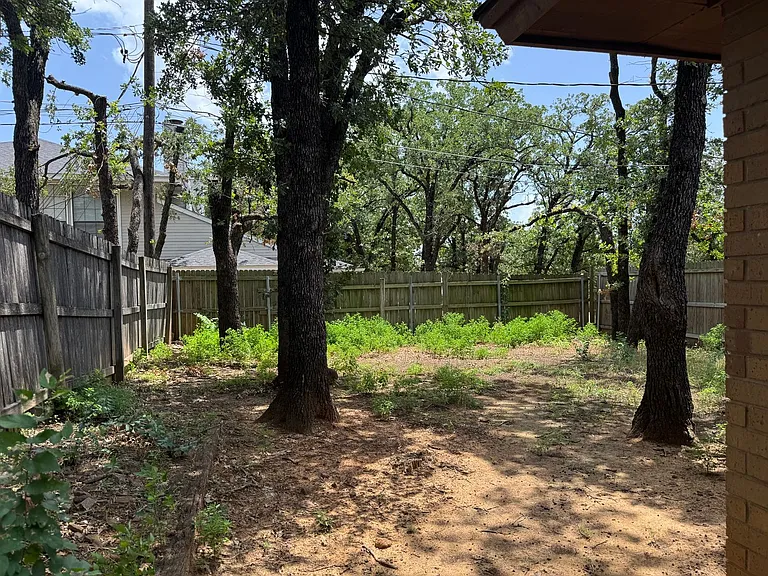 716 Woodland Ct — Photo 15