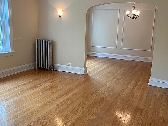 4th image of 804 Elmwood Ave APT 1N