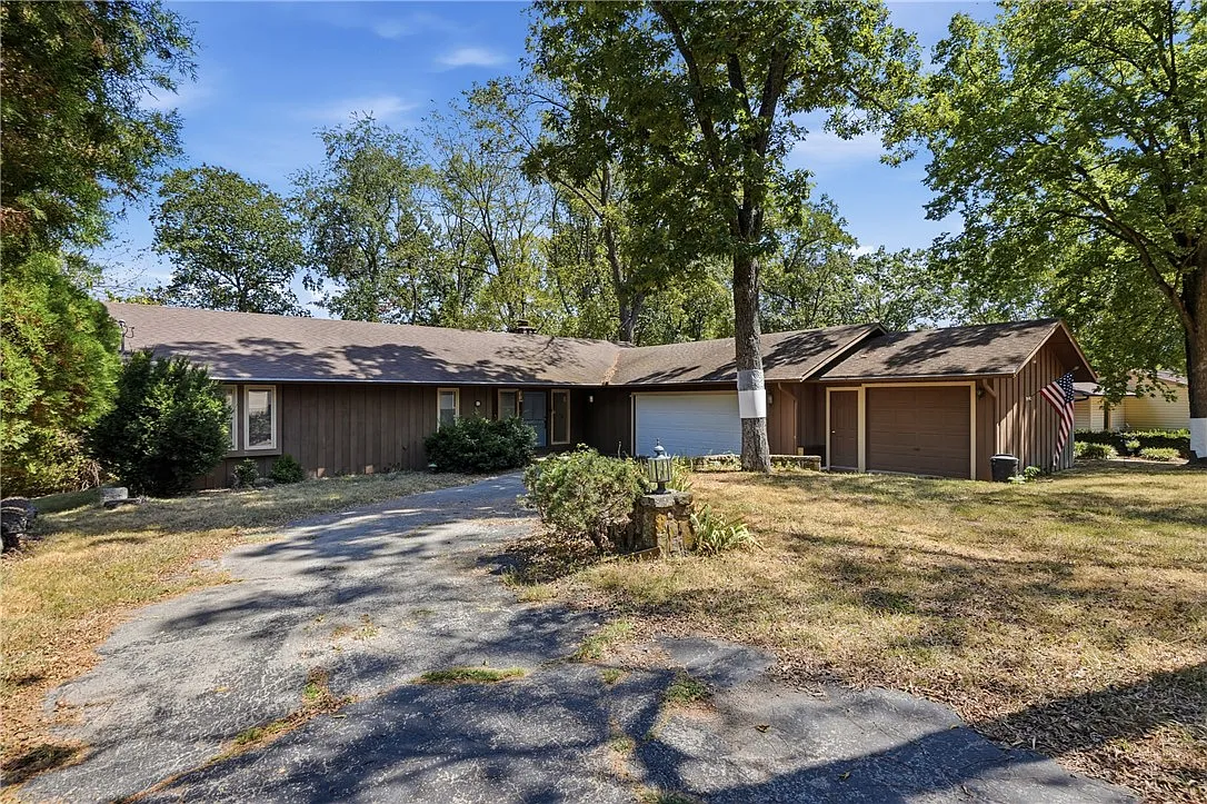 3 bed, 2.0 bath, 1817 sqft, $1,990 — Photo 1