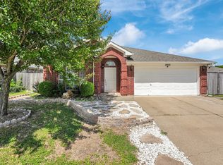 5900 Rising Meadow Dr, Arlington, TX 76018