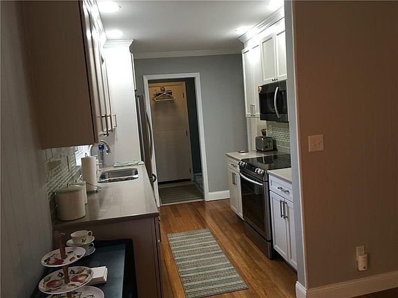 5th image of 3211 Vista Dr