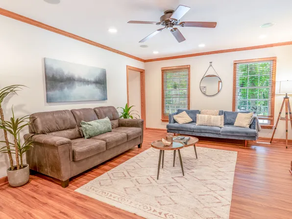 322 Trappers Run Dr, Cary, NC 27513