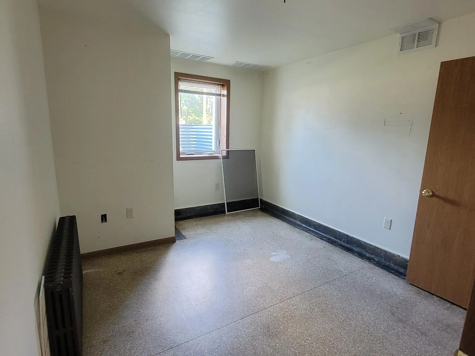 79 W Broadway St — Photo 4