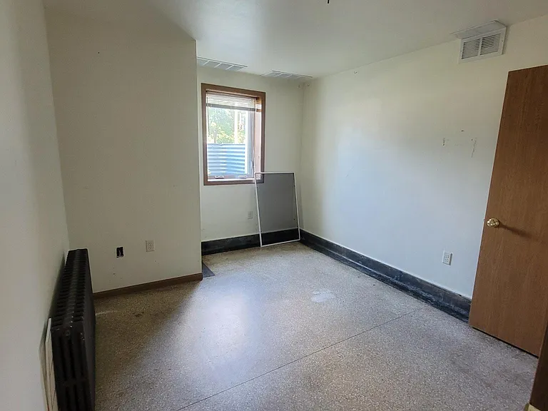79 W Broadway St — Photo 4