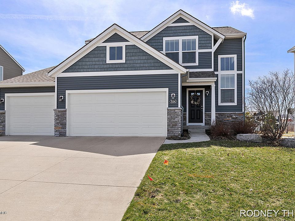 1st image of 934 Cobblestone Way Dr SE