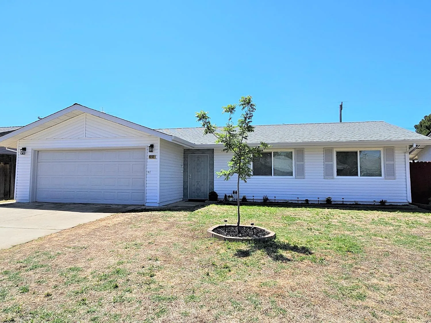 4232 Sloan Dr photo 1