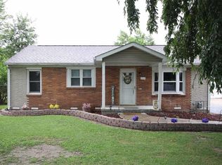 215 South St, Brighton, IL 62012