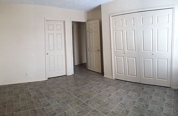 Good size bedrooms/closet space