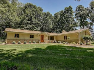 W306N6620 Deer Trl, Hartland, WI 53029