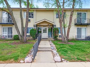 8856 Northshore Dr APT 2A, Des Plaines, IL 60016