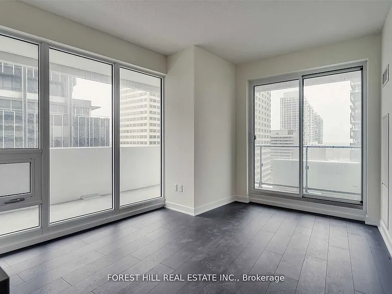 2221 Yonge St #5211 — Photo 7