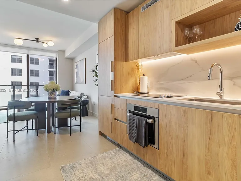 11 NE 6th St #1513 — Photo 9