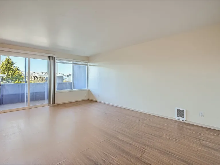 Sunset View Apartments — Photo 7
