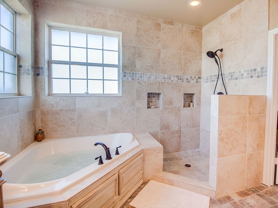 His and hers shower cubbies