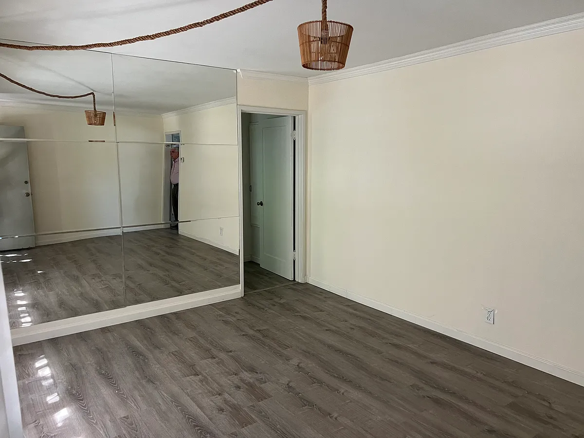 Building Photo - 114 Hawthorne Ave #A