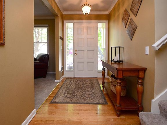 3rd image of 828 S 131st Ave