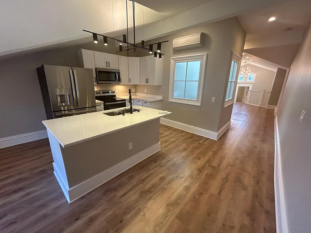 Building Photo - 3805 Franklin Blvd #301