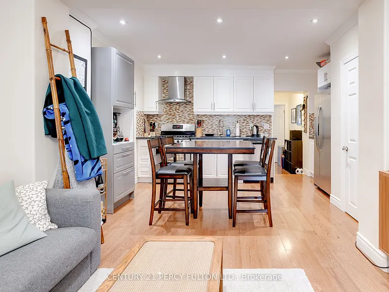 209 Coxwell Ave #MAIN — Photo 8