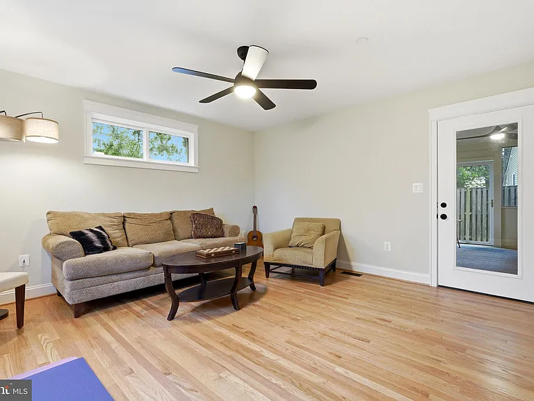 1227 Clagett Dr — Photo 23