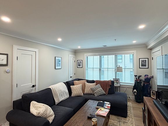 5th image of 9 Everett St #8