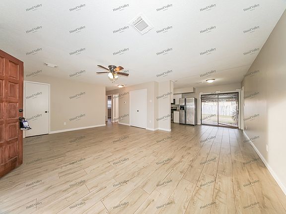 3rd image of 1329 McGregor Dr