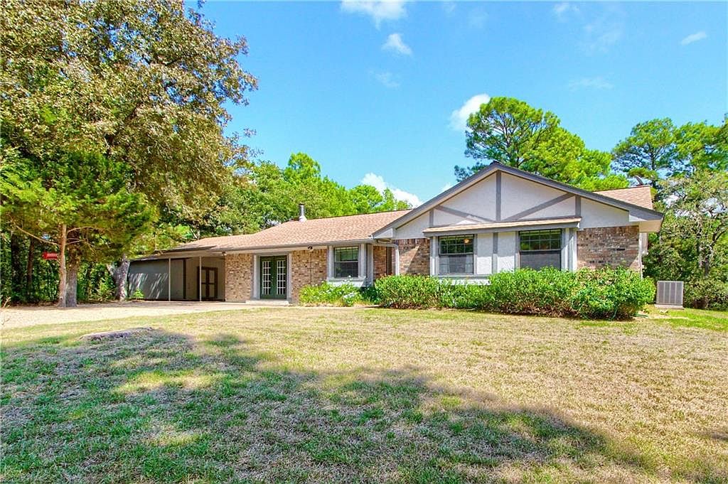 365 Pine Tree Loop, Bastrop, TX 78602 Zillow