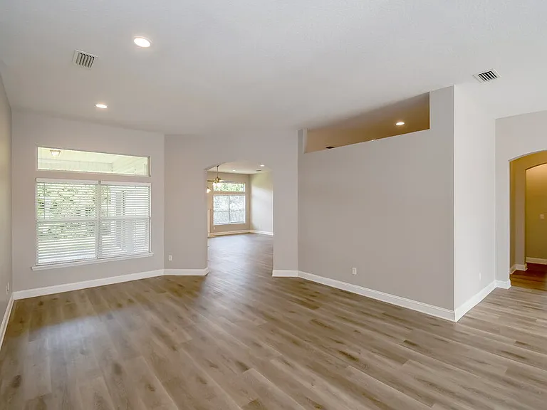 672 Mandy Oaks Dr — Photo 4