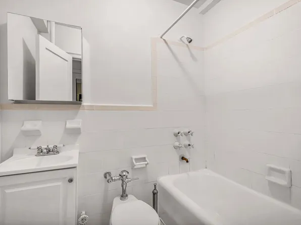 208 West 23rd Street image 3 of 16