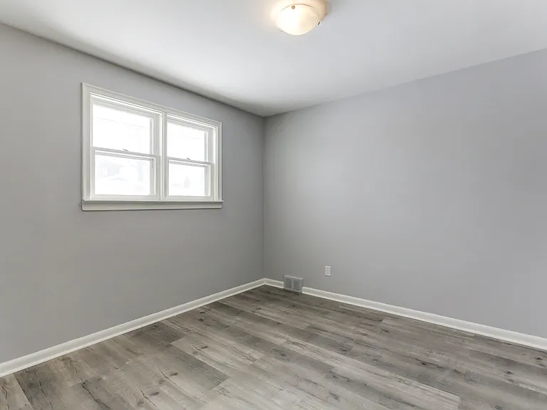427 Woodcrest Ave #MAIN FLOOR — Photo 10