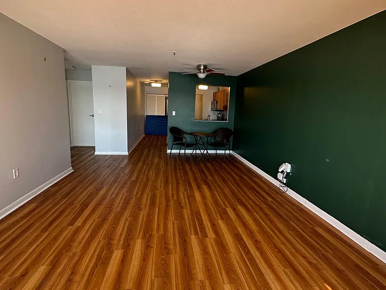 300 Riverfront Dr — Photo 2