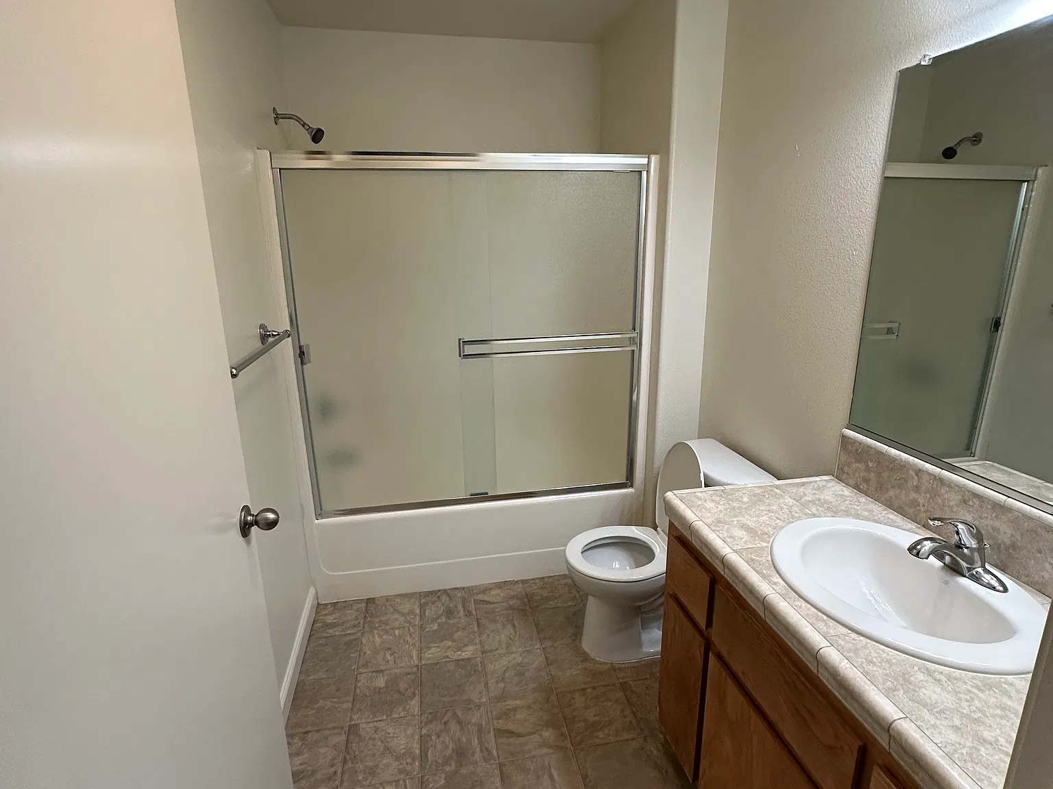 2 bed, 943 sqft, $1,550 — Photo 3