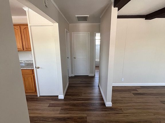 5th image of 3851 Vineyard Ave APT B