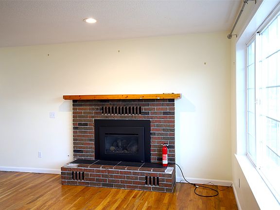 4th image of 1207 Holmes St