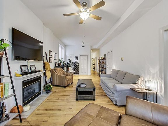 3rd image of 1451 N Maplewood Ave APT 2F