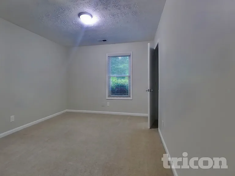 811 Riverstone Ln — Photo 13