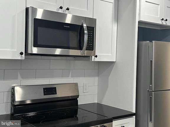 4th image of 2154 E Orleans St