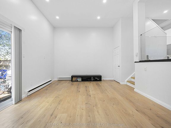 5th image of 141 Galloway Rd Unit 1