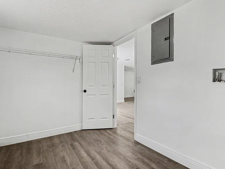 5240 Sutton Ave — Photo 12