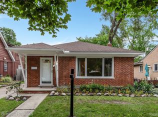 71 Maplefield Rd, Pleasant Ridge, MI 48069