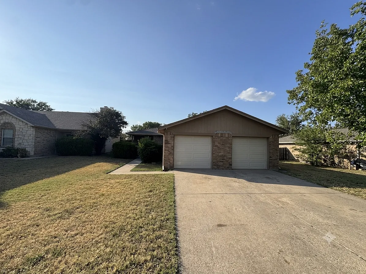 2 bed, 970 sqft, $1,540 — Photo 1