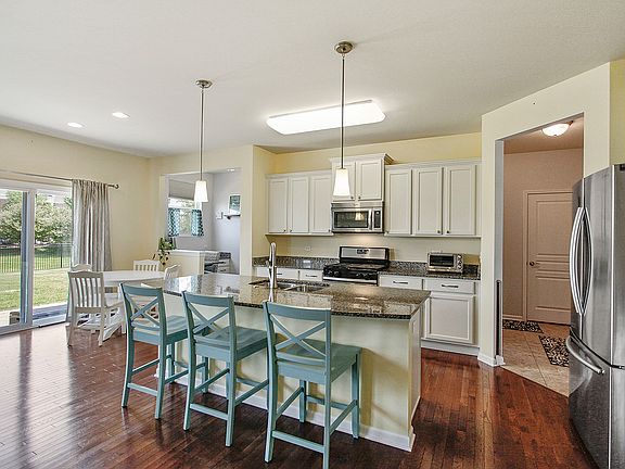 5th image of 24960 Thornberry Dr
