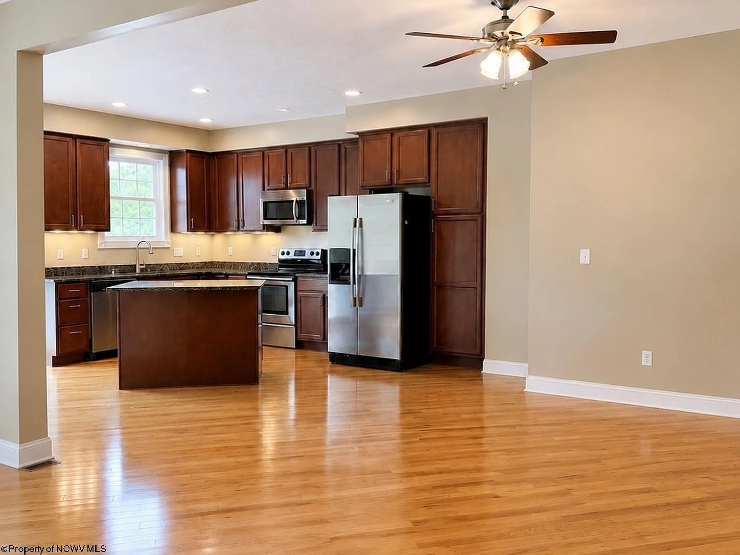 4 bed, 3.5 bath, $2,300 — Photo 3