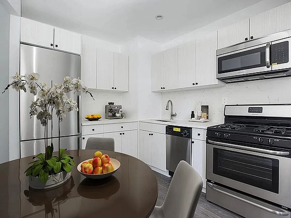 3rd image of 152 Thompson St APT 3D