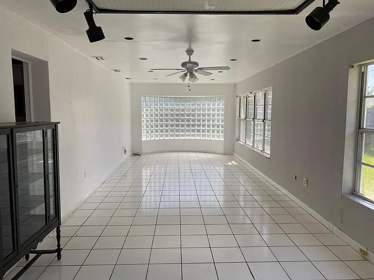 6730 SW 26th Ter — Photo 3