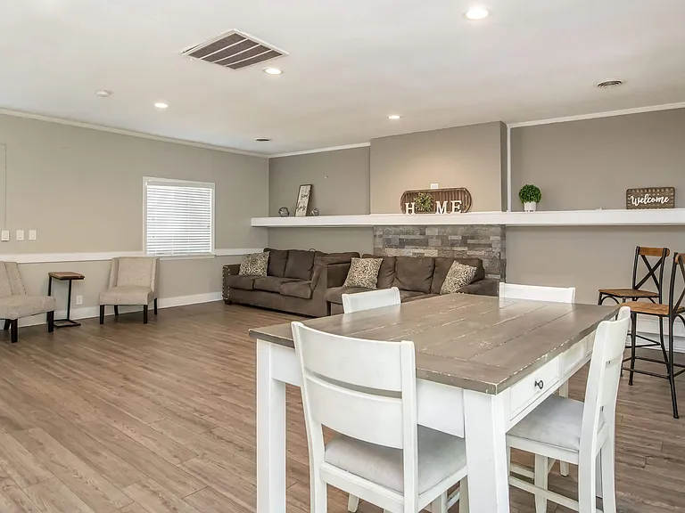 Nob Hill Apartment Homes — Photo 33