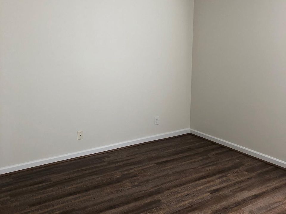 2nd image of 1130 E 10th St APT D8