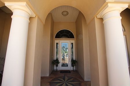 Welcome to 902 N. Deer Lake 