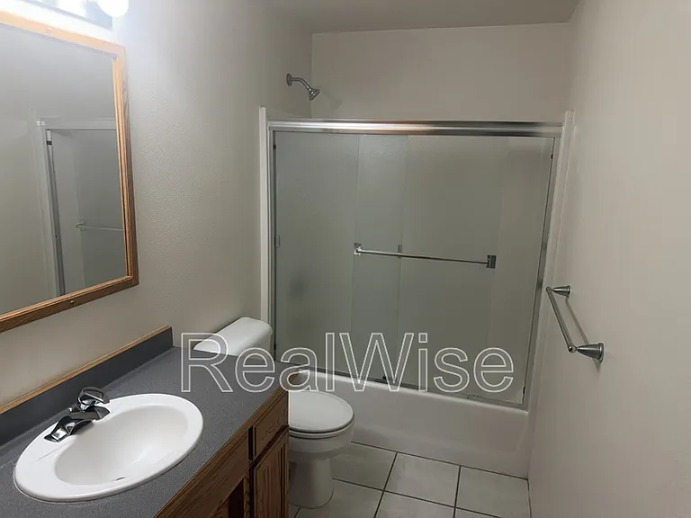 210 3rd St #B — Photo 16